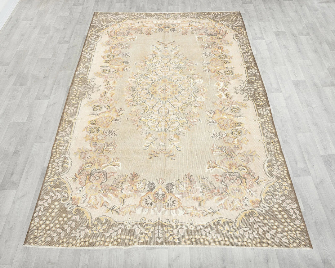 Oushak Rug 5' 8" x 9' 1" | No. VR80239