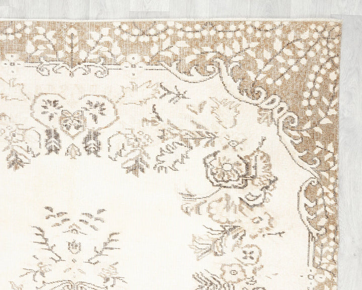Beige Turkish Oushak Rug 5'6" x 9'4" Hand-Knotted | No. VR80740
