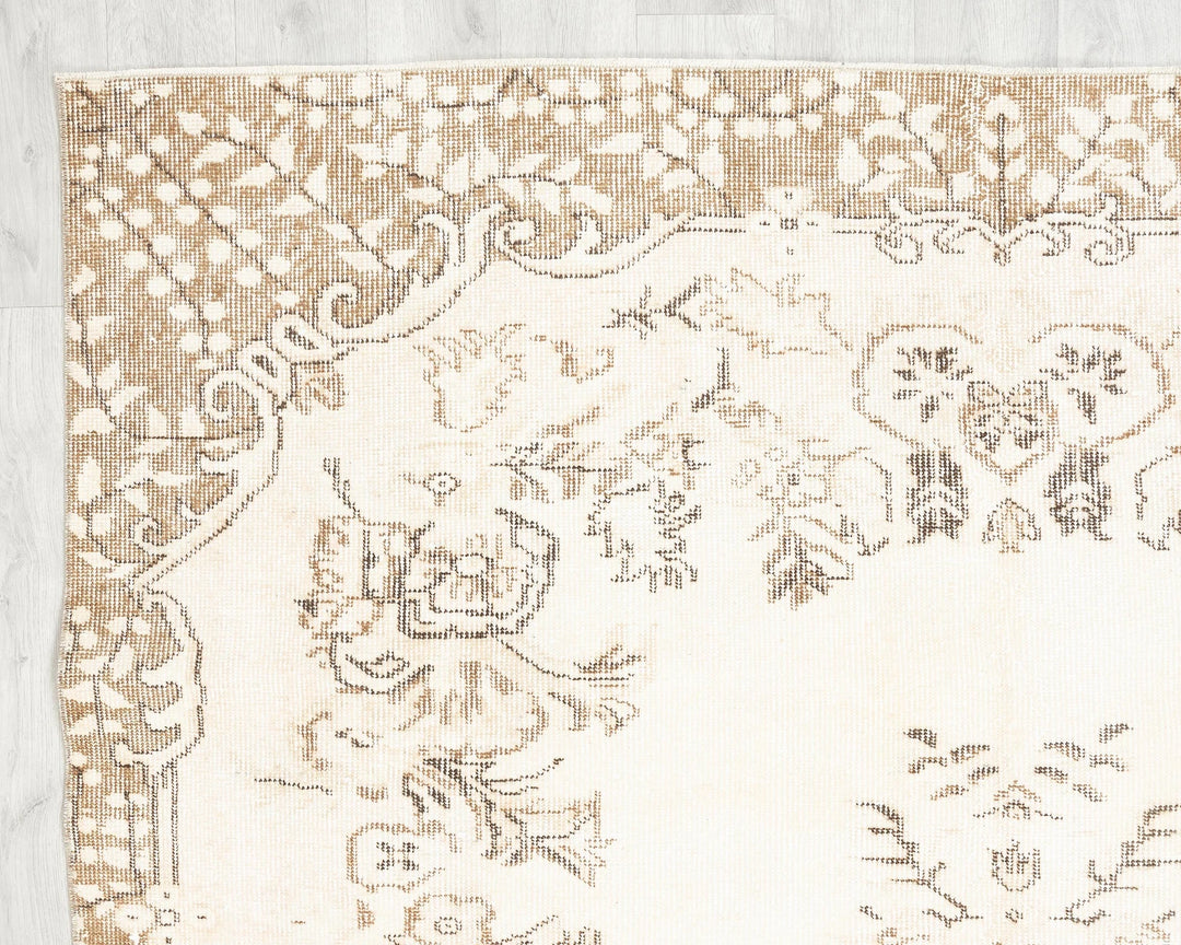Beige Turkish Oushak Rug 5'6" x 9'4" Hand-Knotted | No. VR80740
