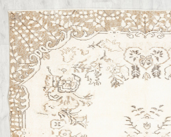 Beige Turkish Oushak Rug 5'6" x 9'4" Hand-Knotted | No. VR80740
