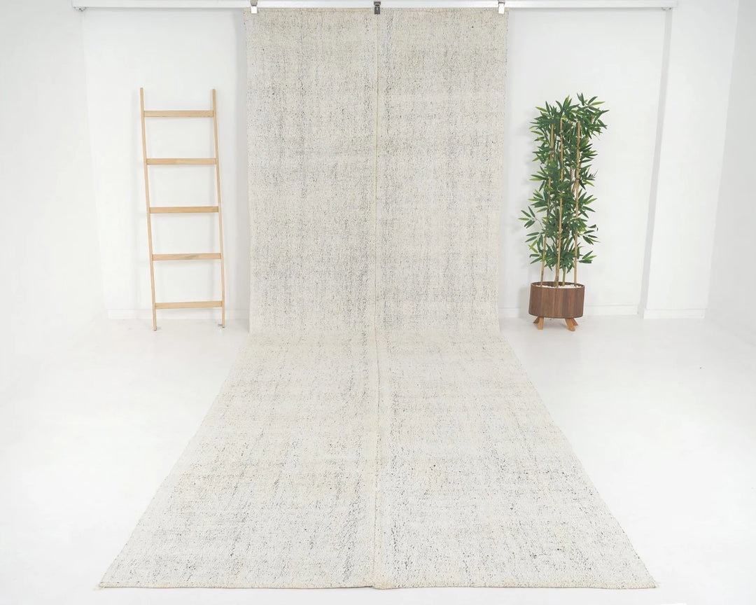 White Runner Rug 5' 1" x 15' 3" | No. VR81628