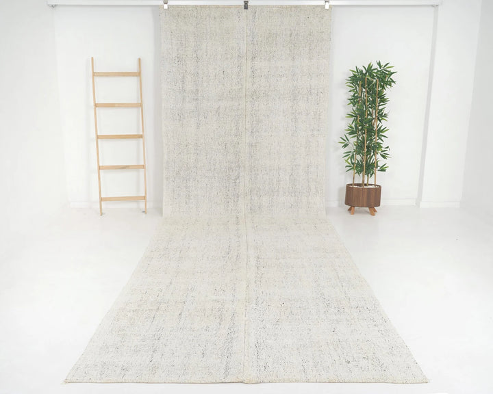 White Runner Rug 5' 1" x 15' 3" | No. VR81628