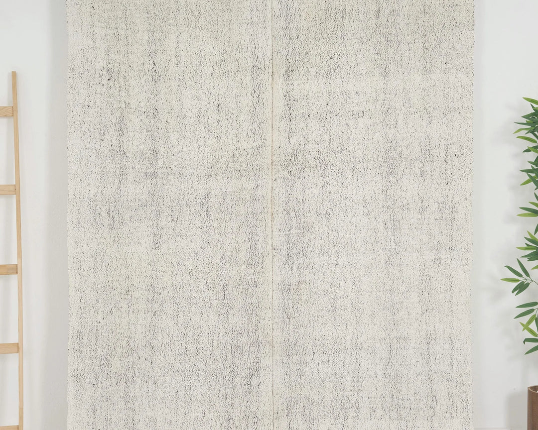 White Runner Rug 5' 1" x 15' 3" | No. VR81628