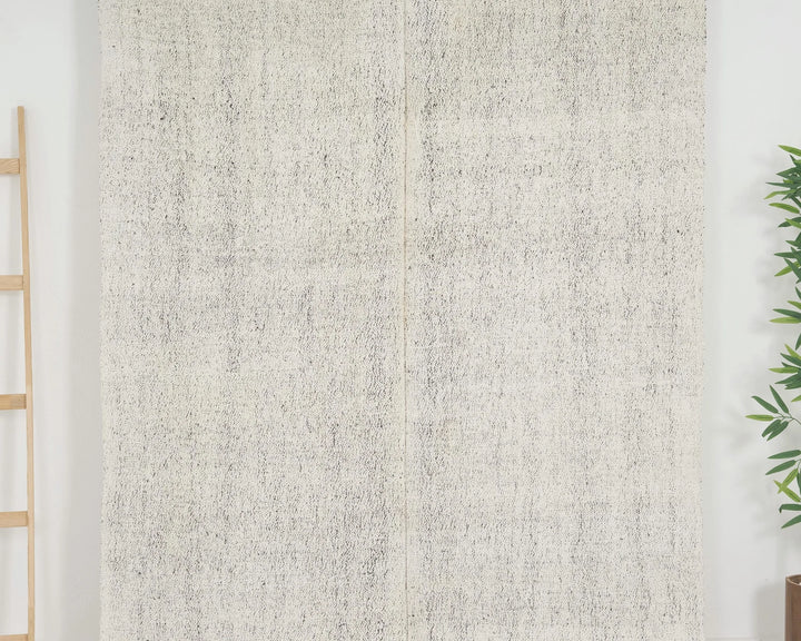 White Runner Rug 5' 1" x 15' 3" | No. VR81628