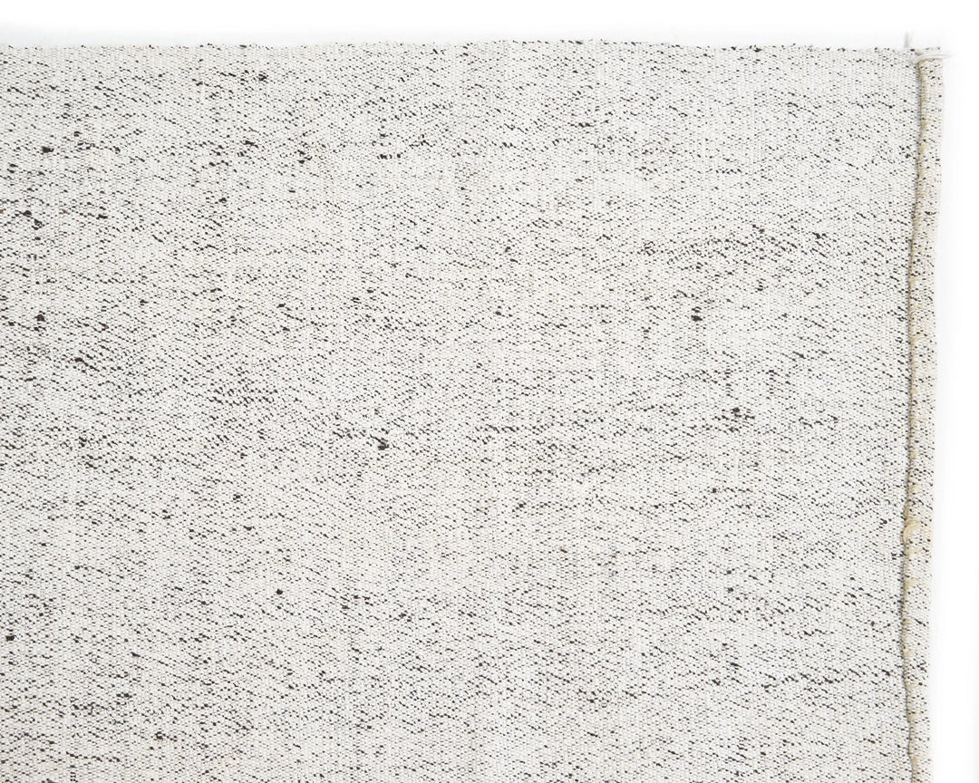 White Runner Rug 5' 1" x 15' 3" | No. VR81628