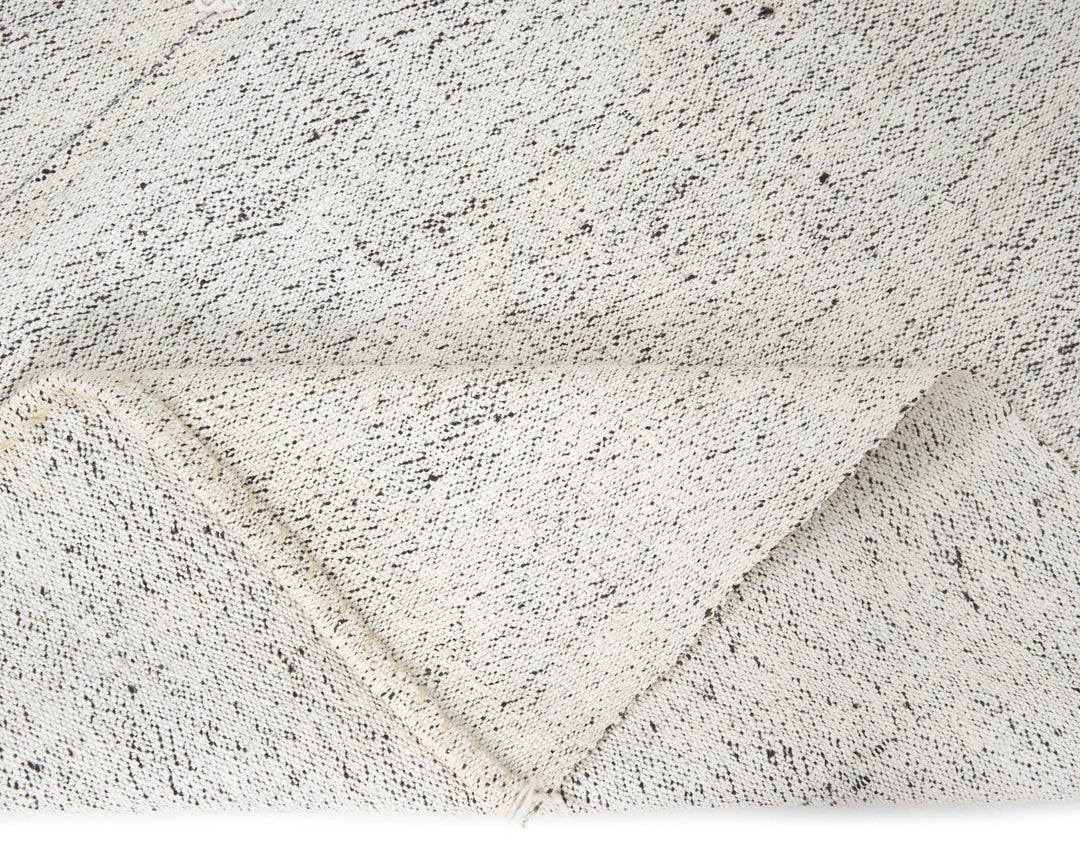 White Runner Rug 5' 1" x 15' 3" | No. VR81628