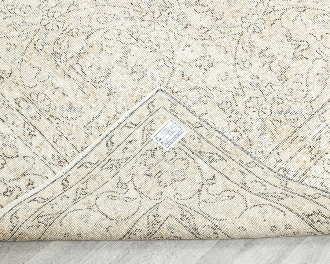 Multicolor Turkish Oushak Rug 6' 5" x 10' Hand-Knotted texture