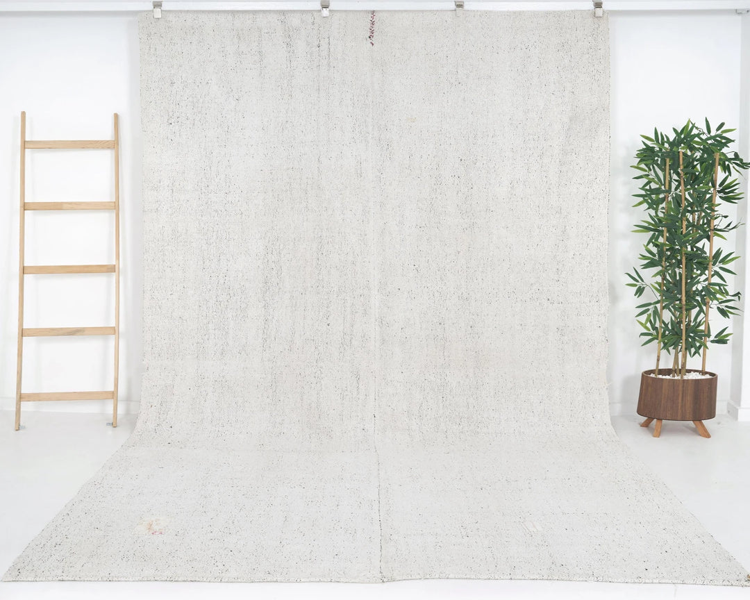 White Turkish Kilim Rug 6'11" x 10'10" Flat-Weave | No. VR82820
