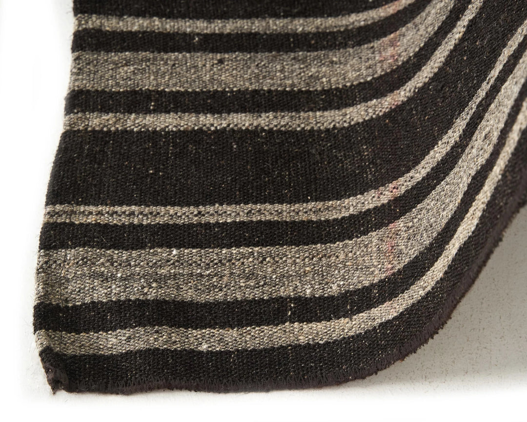 Brown Turkish Kilim Rug 5' 7" x 7' 5" Flat-Weave | No. VR83402