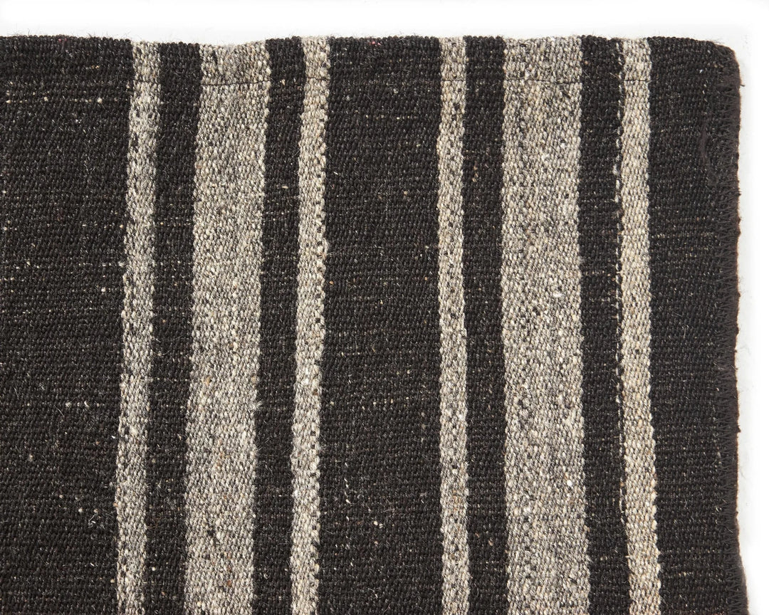 Brown Turkish Kilim Rug 5' 7" x 7' 5" Flat-Weave | No. VR83402
