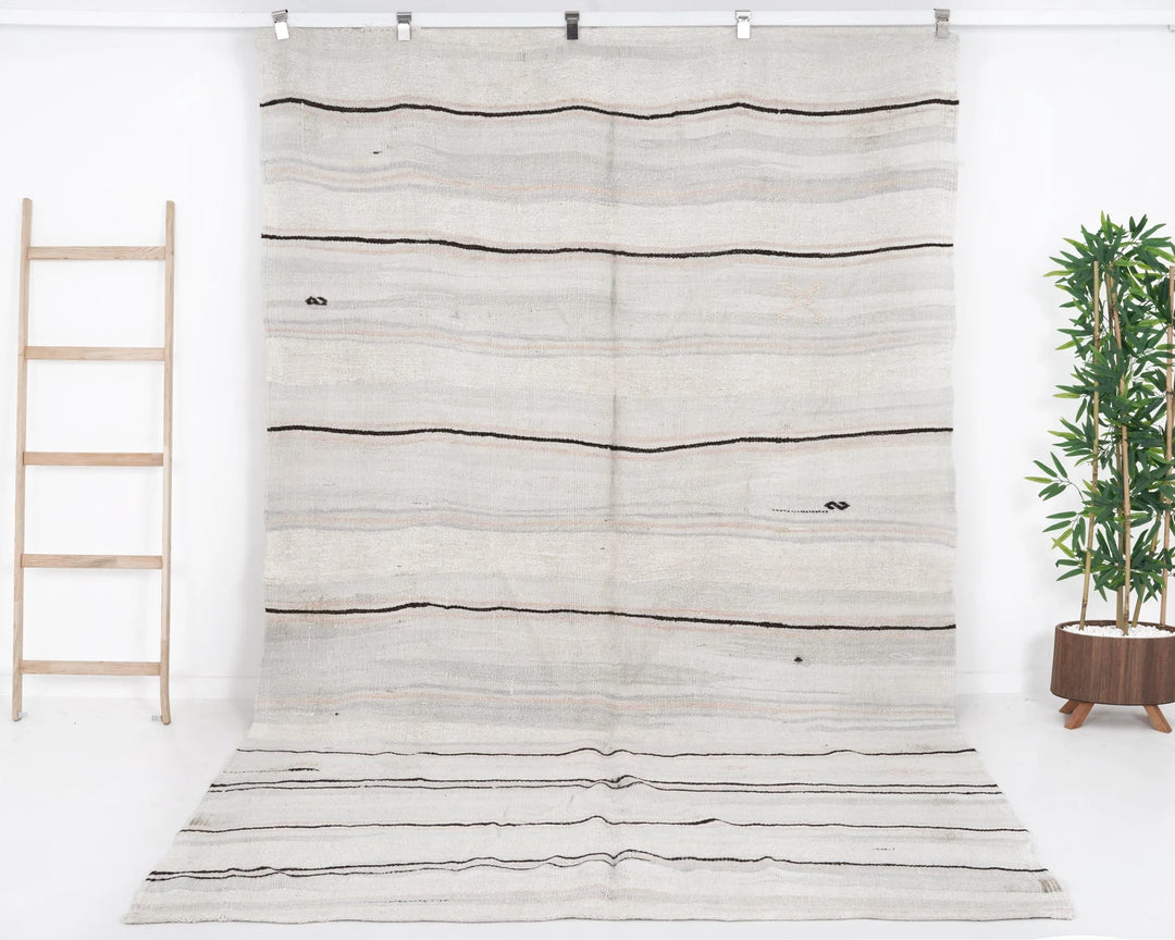 White Kilim Rug 6' 5" x 10' 2" | No. VR83733