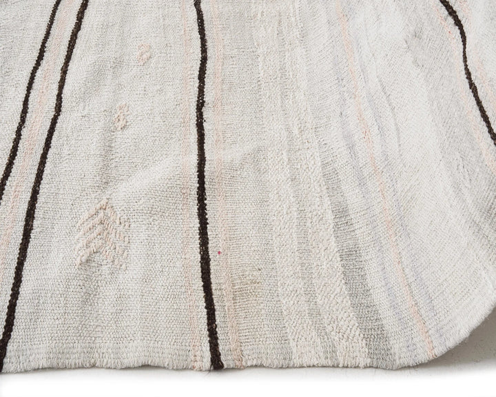White Kilim Rug 6' 5" x 10' 2" | No. VR83733