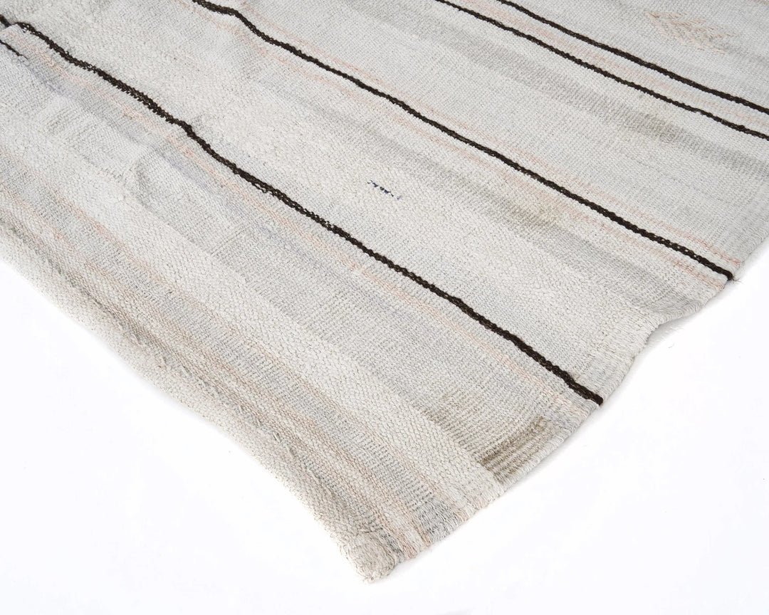 White Kilim Rug 6' 5" x 10' 2" | No. VR83733
