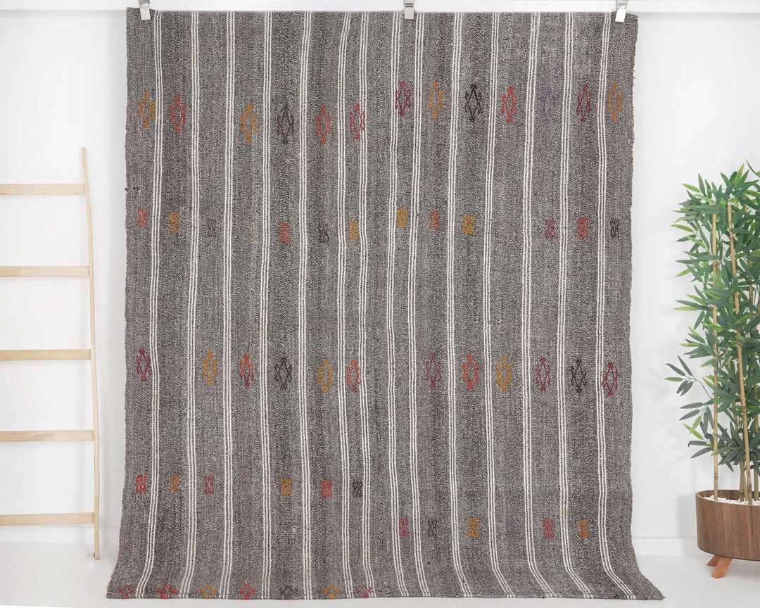 Gray Kilim Rug 6' 2" x 7' 3" | No. VR83889