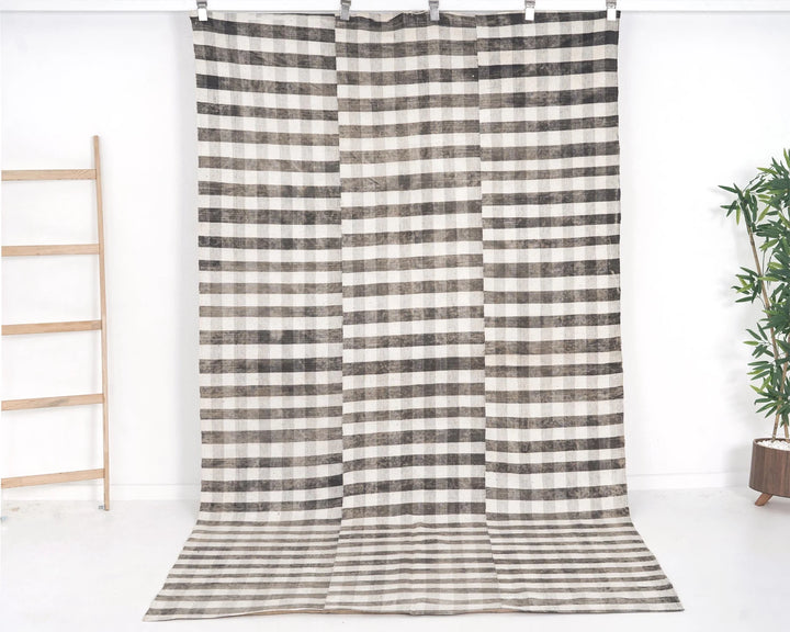 Kilim Rug 5' 6" x 9' 7" | No. VR83986