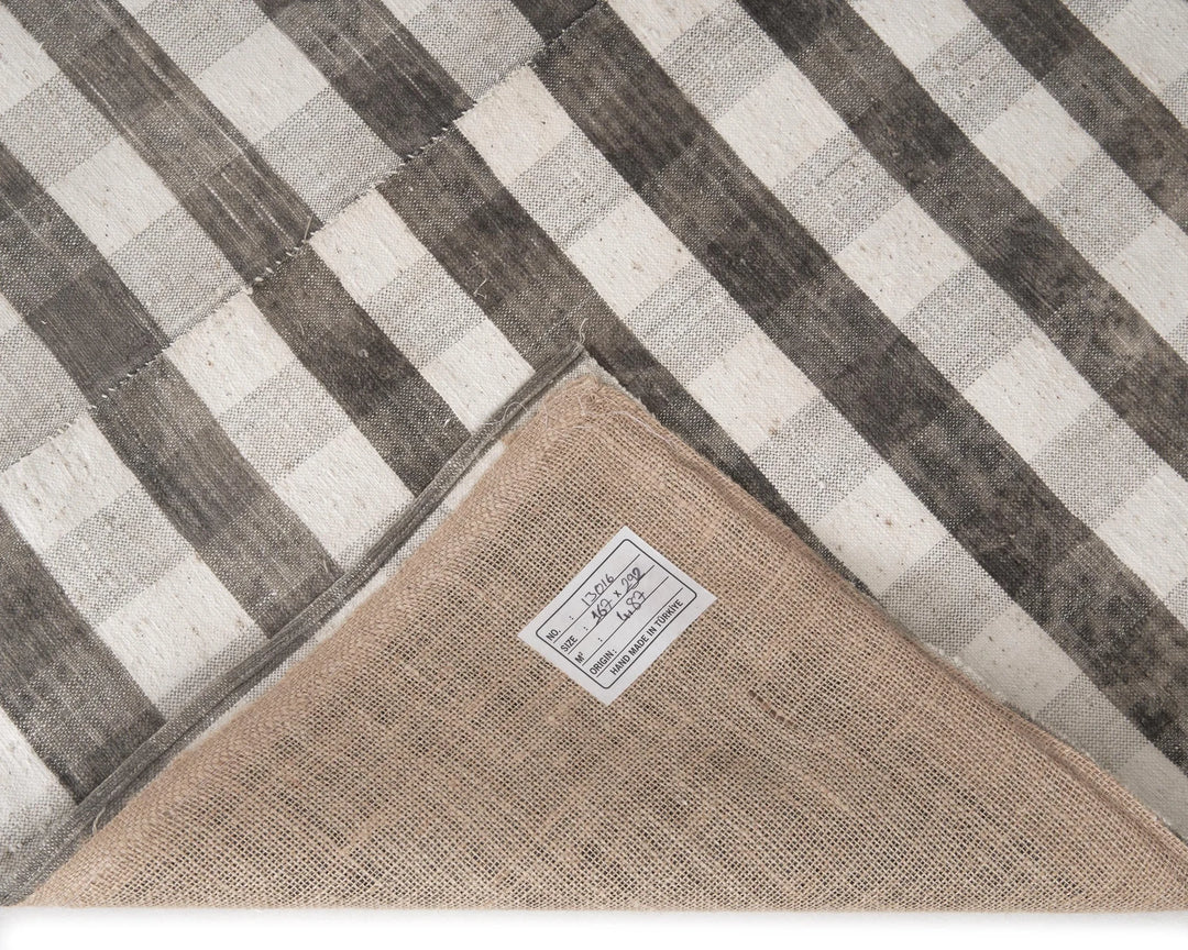 Kilim Rug 5' 6" x 9' 7" | No. VR83986