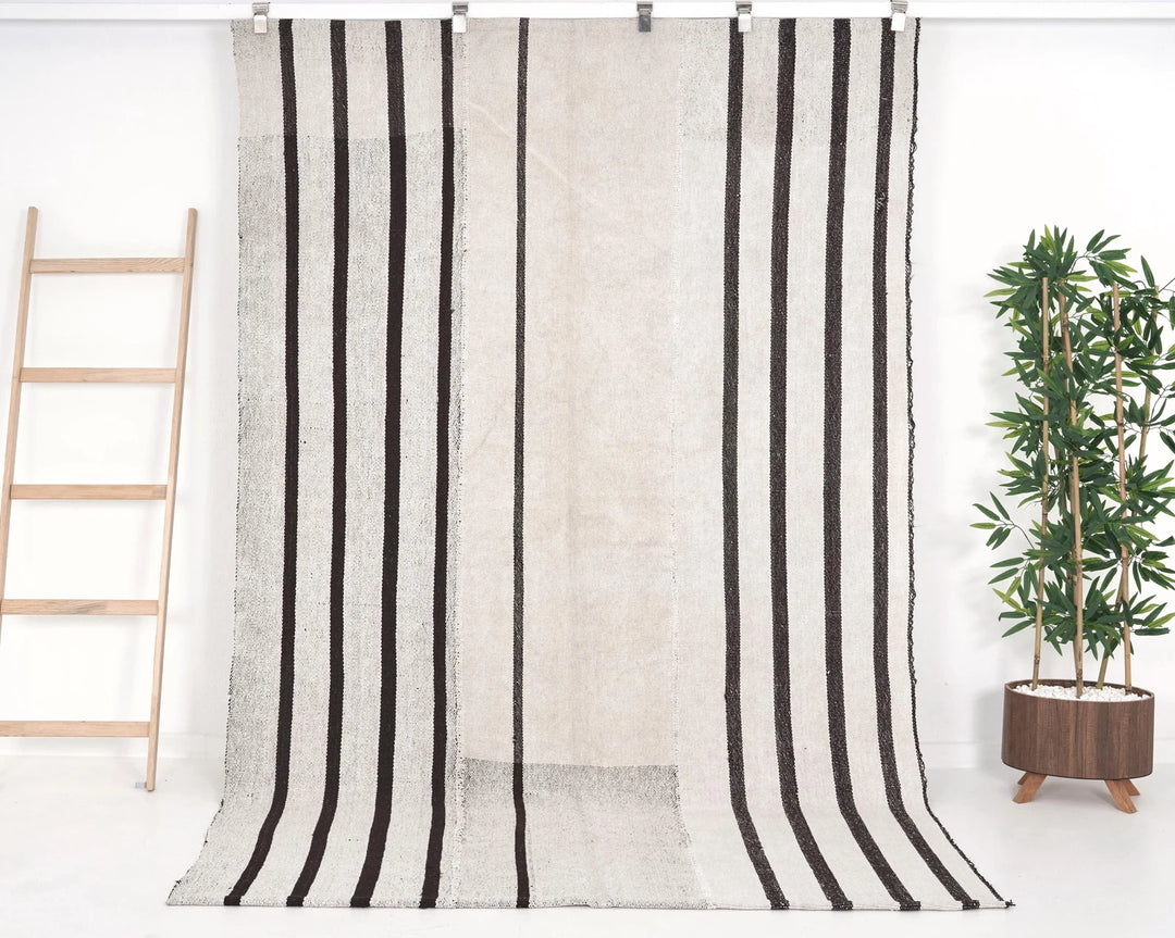 Black Kilim Rug 5' 5" x 8' 6" | No. VR84039