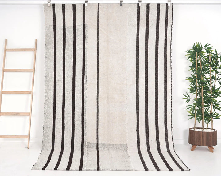 Black Kilim Rug 5' 5" x 8' 6" | No. VR84039
