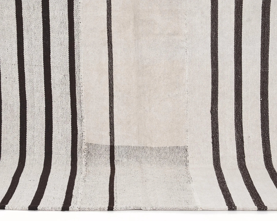 Black Kilim Rug 5' 5" x 8' 6" | No. VR84039