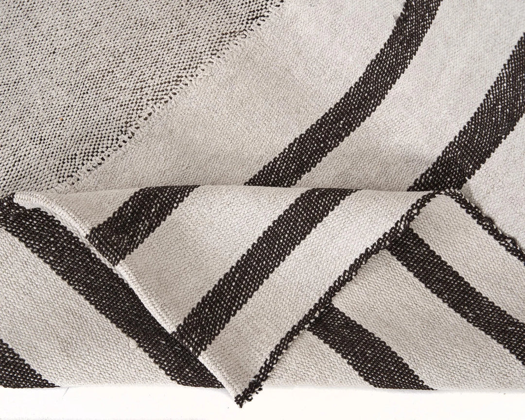 Black Kilim Rug 5' 5" x 8' 6" | No. VR84039