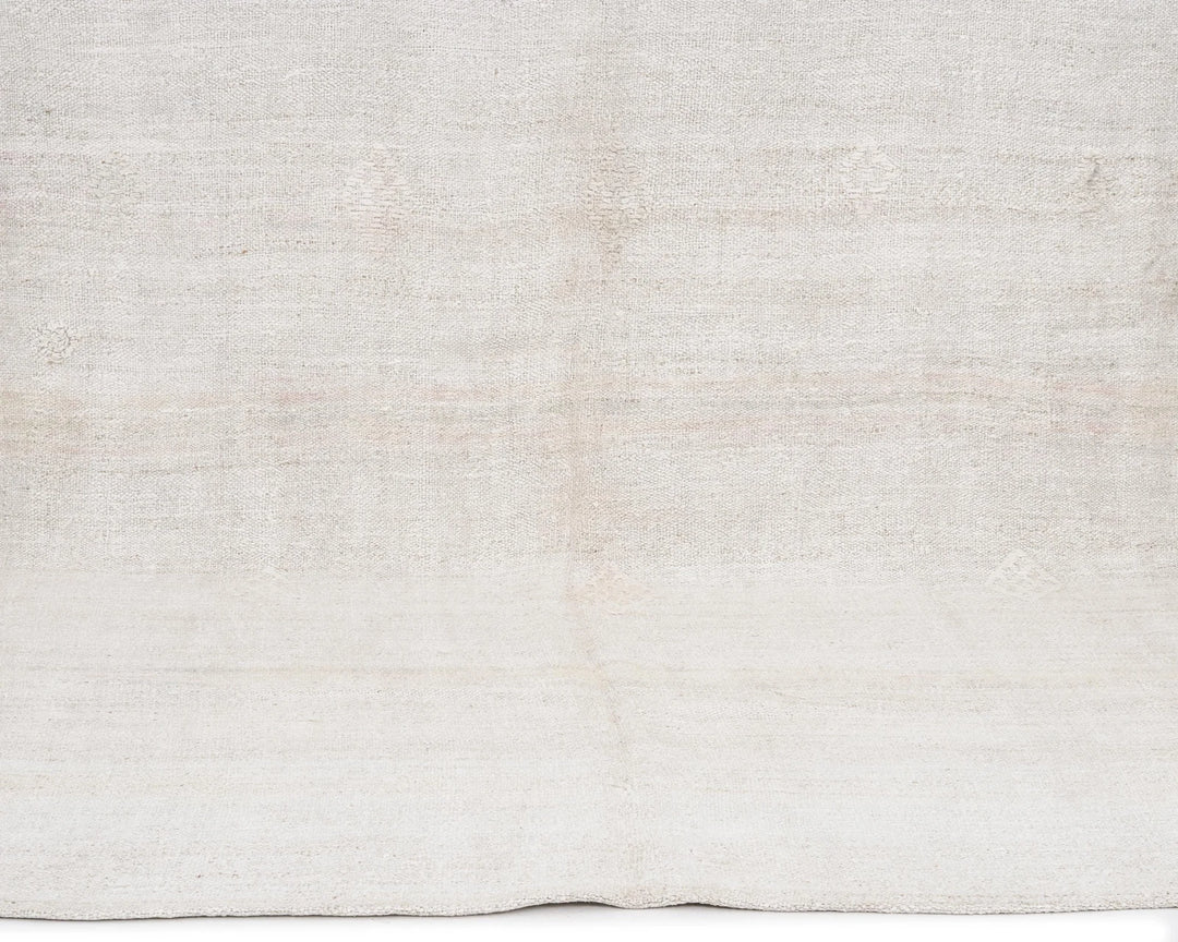 White Kilim Rug 6' 3" x 10' 2" | No. VR84044