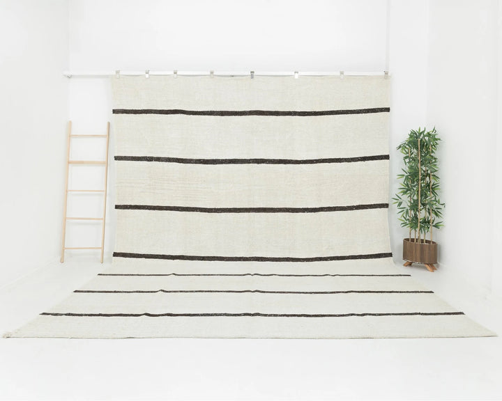 Black Kilim Rug 9' 9" x 12' 6" | No. VR84364