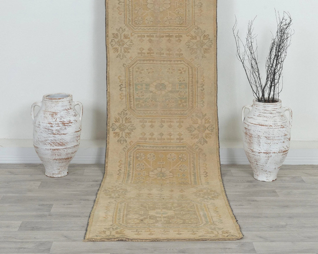 Beige Turkish Oushak Rug 2'7" x 9'10" Hand-Knotted detail