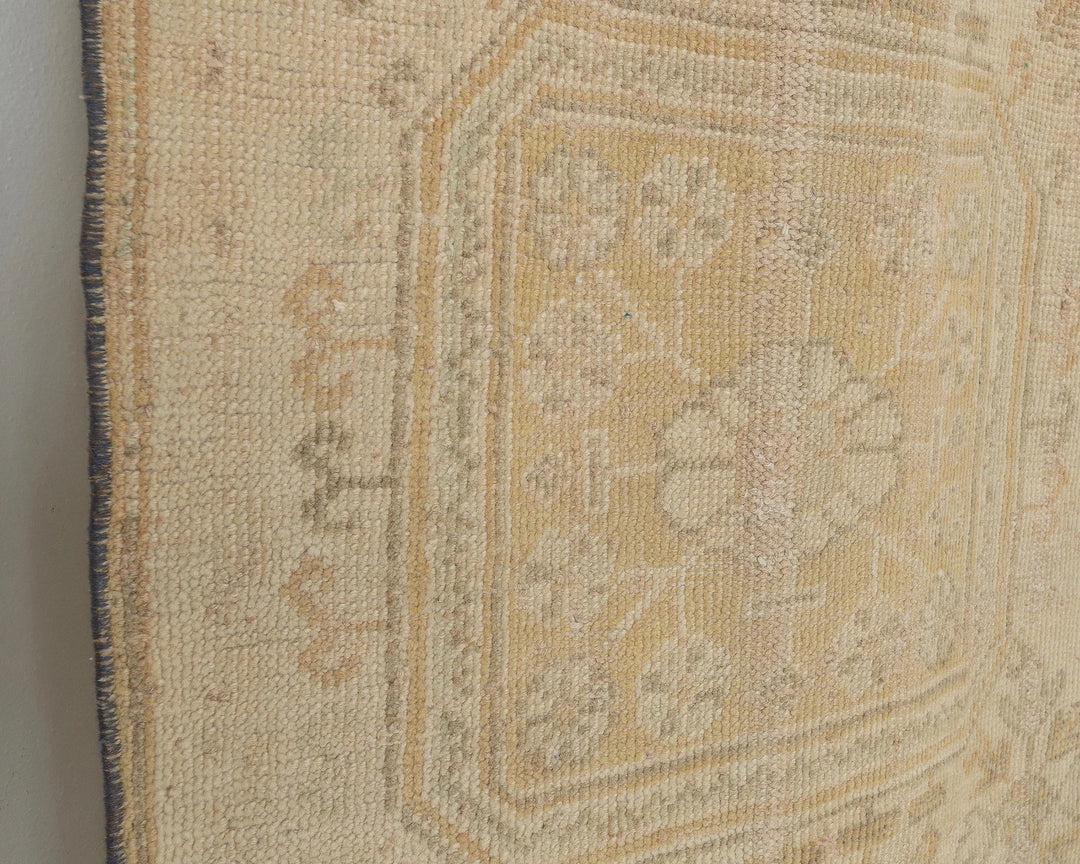 Beige Turkish Oushak Rug 2'7" x 9'10" Hand-Knotted close-up