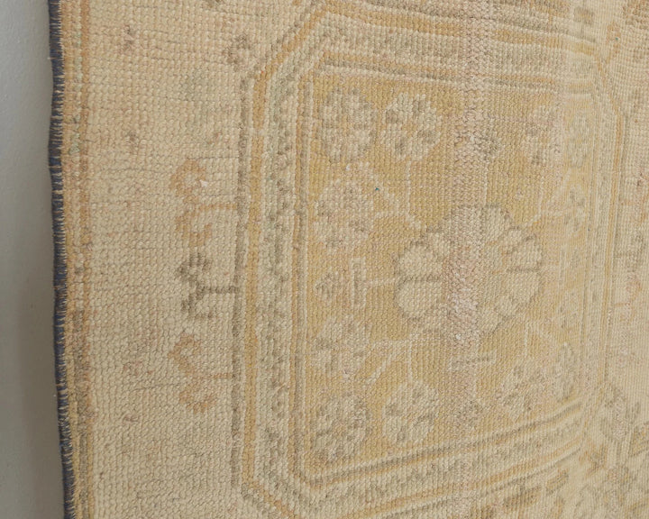 Beige Turkish Oushak Rug 2'7" x 9'10" Hand-Knotted close-up