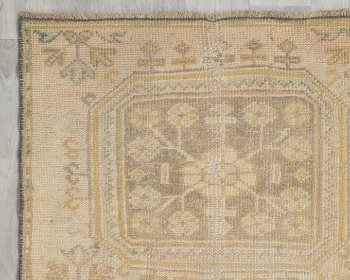Beige Turkish Oushak Rug 2'7" x 9'10" Hand-Knotted border