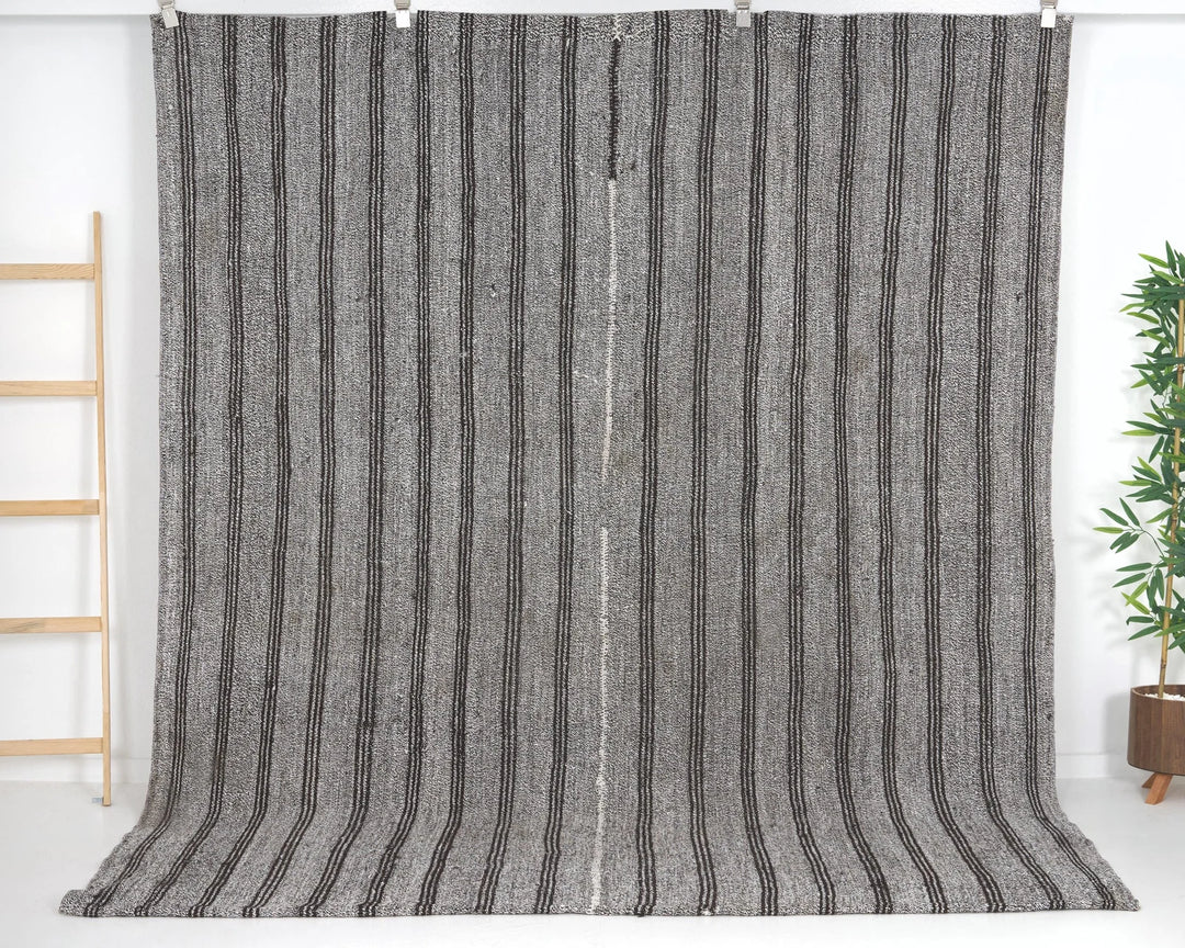 Gray Kilim Rug 7' 1" x 8' 7" | No. VR84987