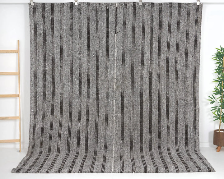 Gray Kilim Rug 7' 1" x 8' 7" | No. VR84987