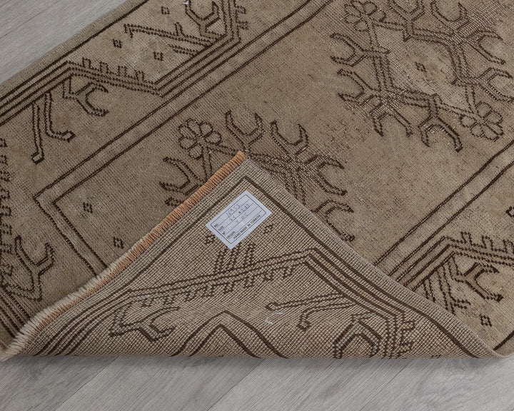 Brown Runner Rug 2' x 9' | No. VR85117