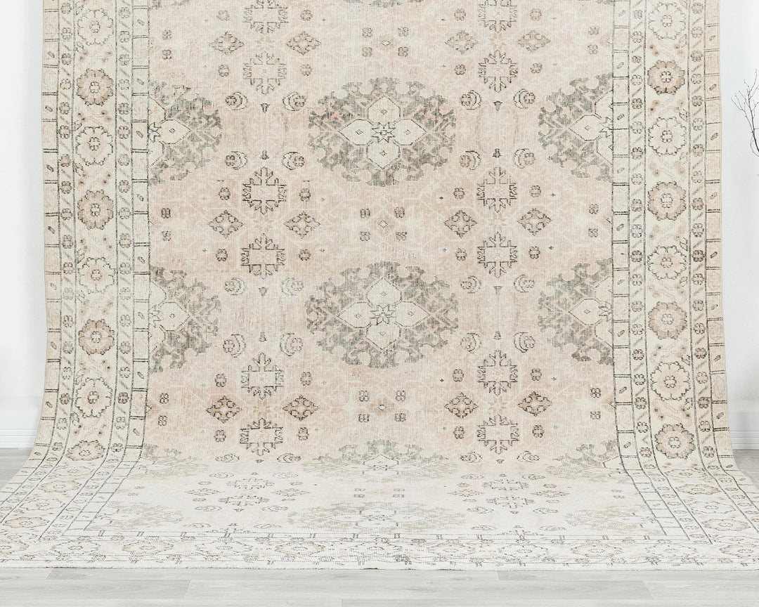 Neutral Oushak Rug 6' 11" x 10' 2" | No. VR85357
