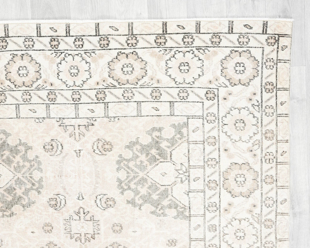 Neutral Oushak Rug 6' 11" x 10' 2" | No. VR85357