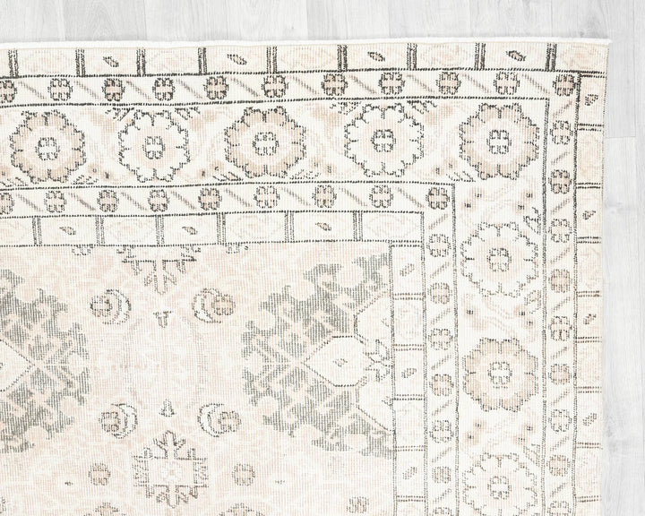 Neutral Oushak Rug 6' 11" x 10' 2" | No. VR85357