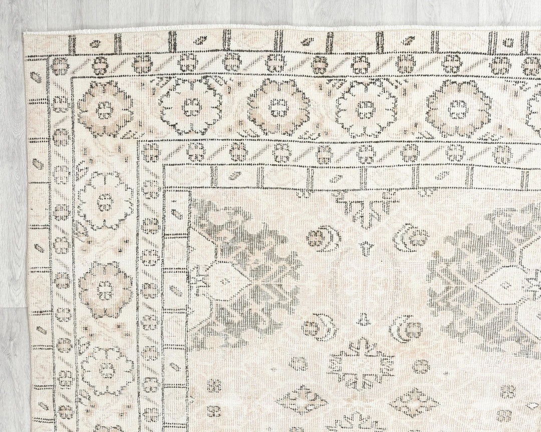 Neutral Oushak Rug 6' 11" x 10' 2" | No. VR85357