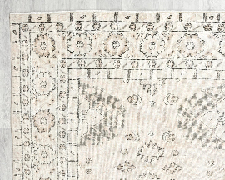 Neutral Oushak Rug 6' 11" x 10' 2" | No. VR85357