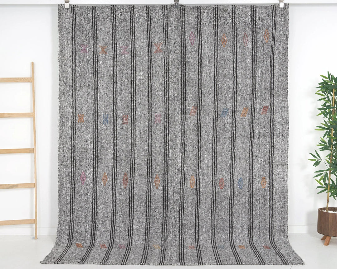 Gray Kilim Rug 6' 2" x 7' 11" | No. VR85977