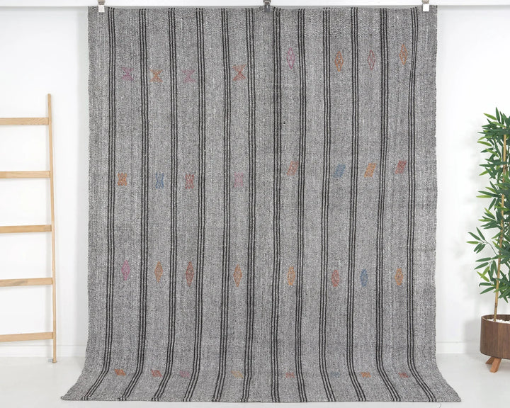 Gray Kilim Rug 6' 2" x 7' 11" | No. VR85977