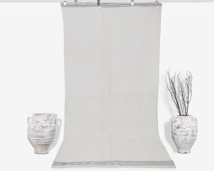 White Kilim Rug 4' 8" x 9' 8" | No. VR86754