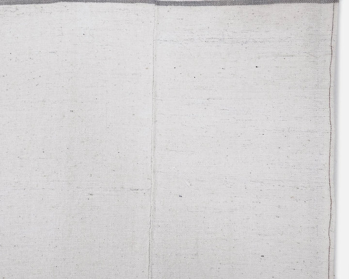 White Kilim Rug 4' 8" x 9' 8" | No. VR86754