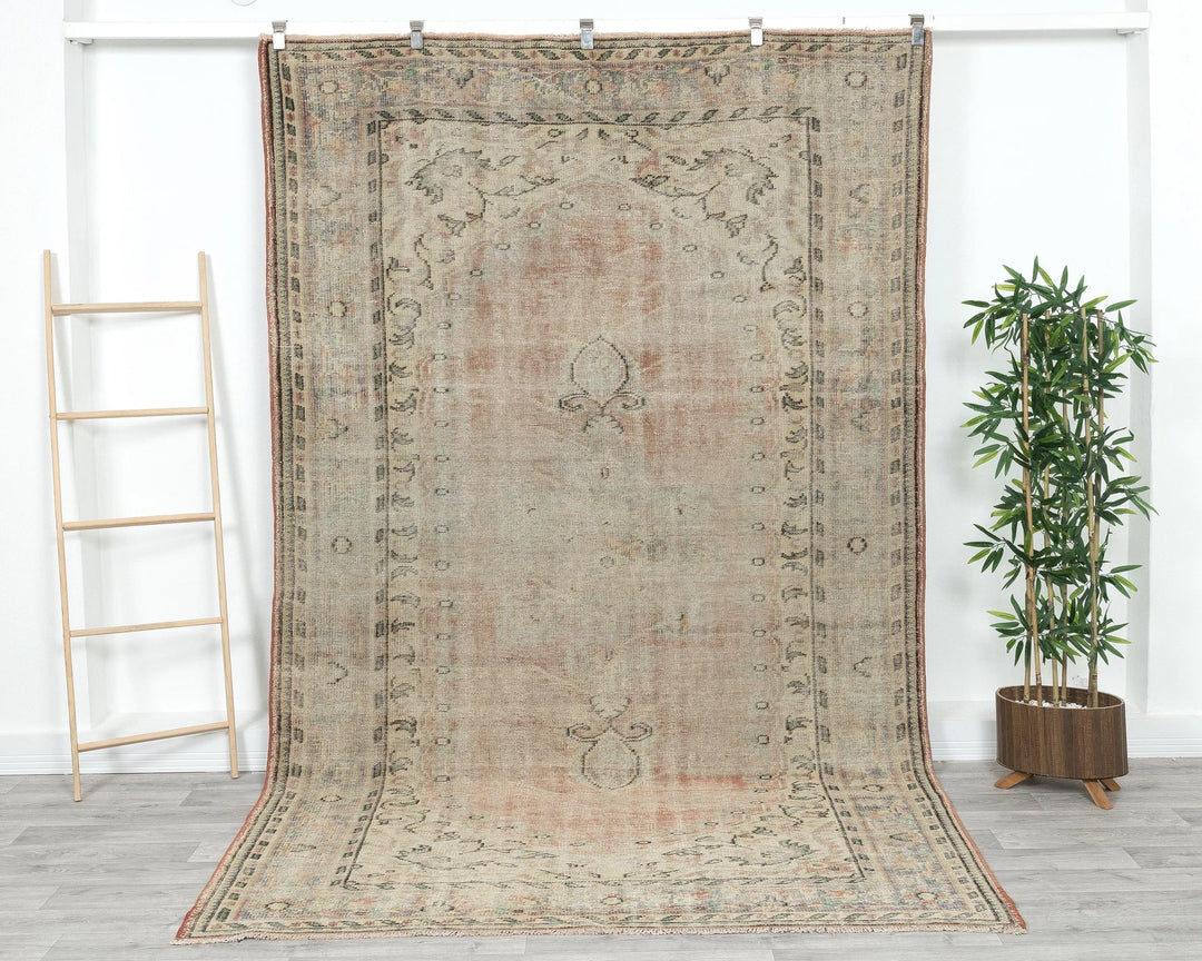 Beige Oushak Rug 6' 1" x 9' 8" | No. VR86974