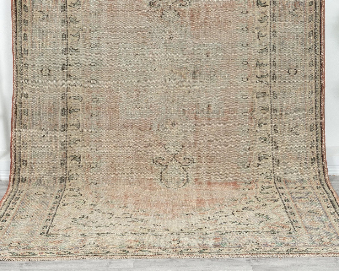 Beige Oushak Rug 6' 1" x 9' 8" | No. VR86974