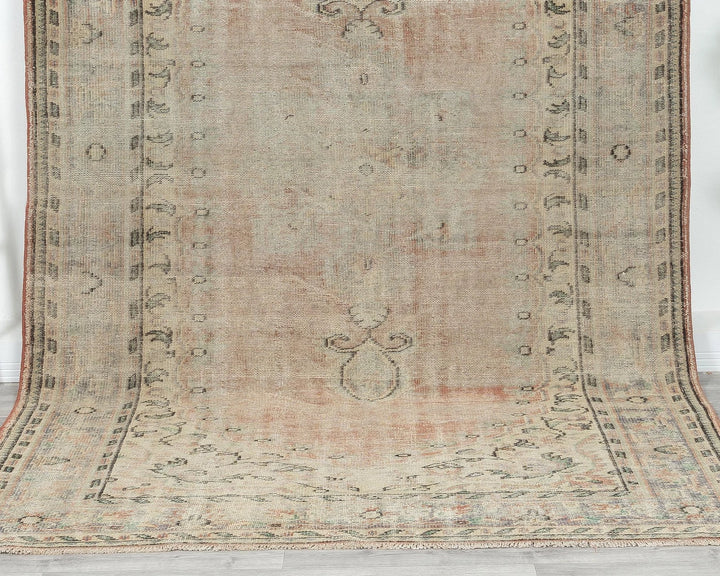 Beige Oushak Rug 6' 1" x 9' 8" | No. VR86974