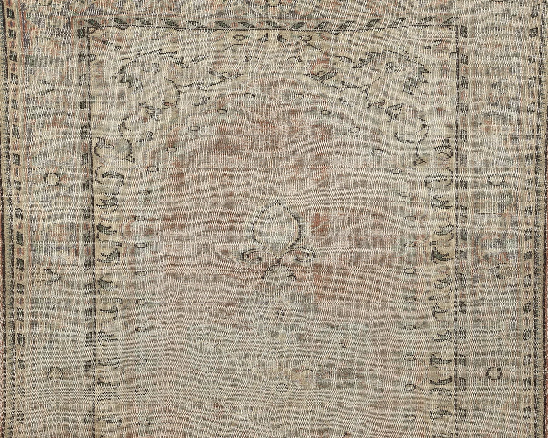 Beige Oushak Rug 6' 1" x 9' 8" | No. VR86974