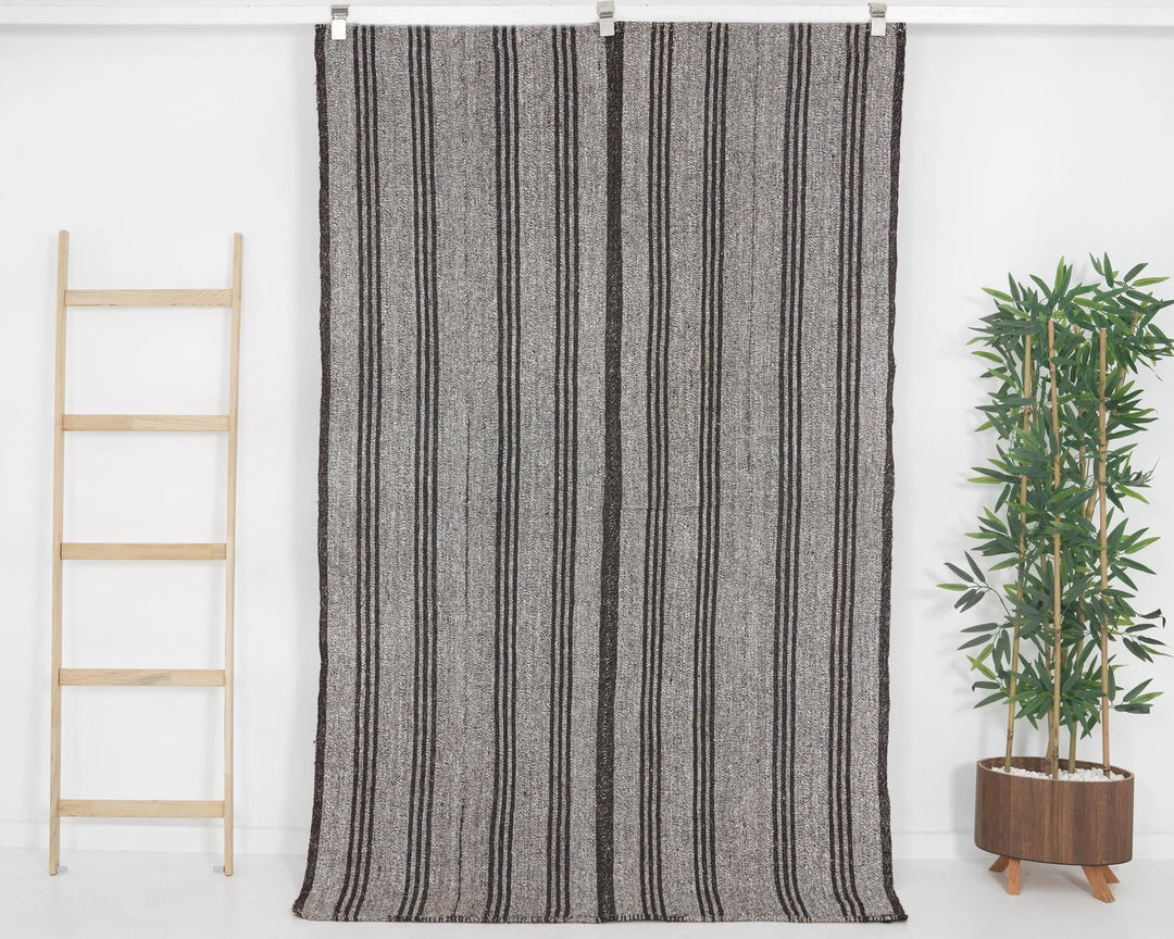 Gray Kilim Rug 4' 5" x 7' 2" | No. VR87066