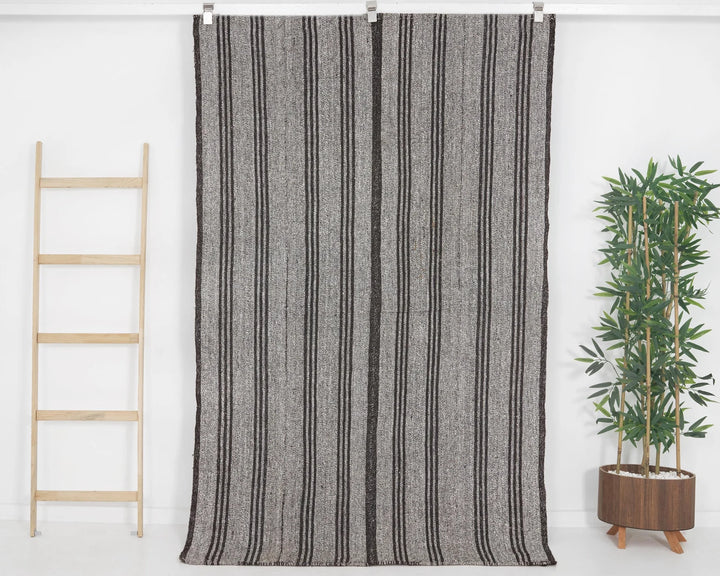 Gray Kilim Rug 4' 5" x 7' 2" | No. VR87066