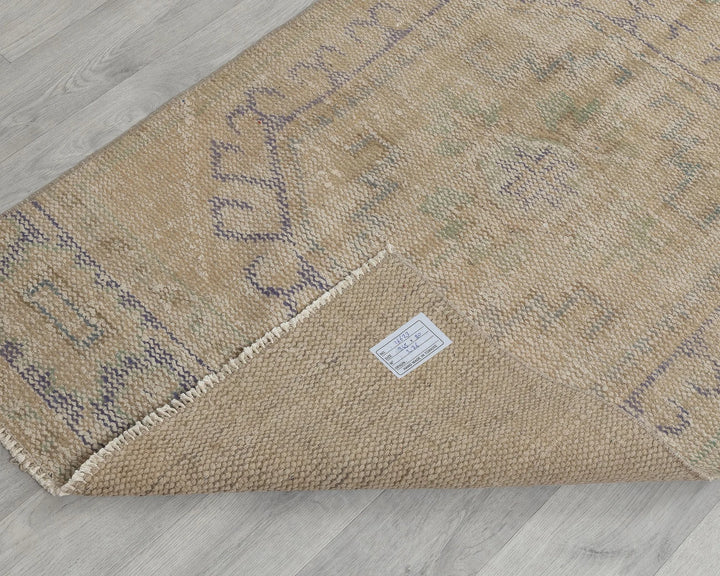 Beige Turkish Oushak Rug 2'7" x 11'4" Hand-Knotted texture