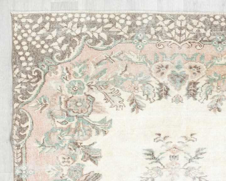 Beige Turkish Oushak Rug 5' 5" x 8' 10" Hand-Knotted border